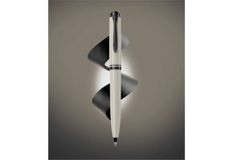 Pelikan Warm Grey Souveran 670 ballpoint pen(1).jpg