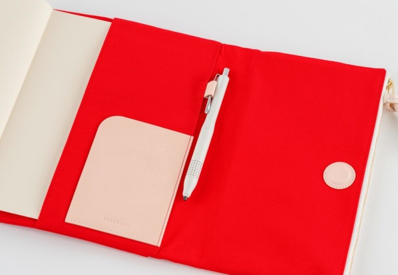 Hobonichi Techo Cousin A5 Cover: Tragen: Red