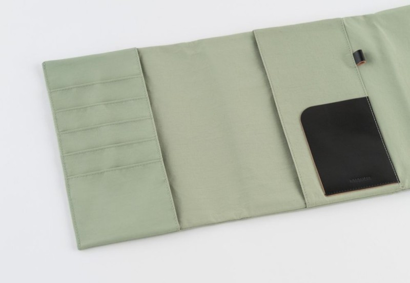Hobonichi Techo Cousin A5 Cover: Tragen: Oakmoss