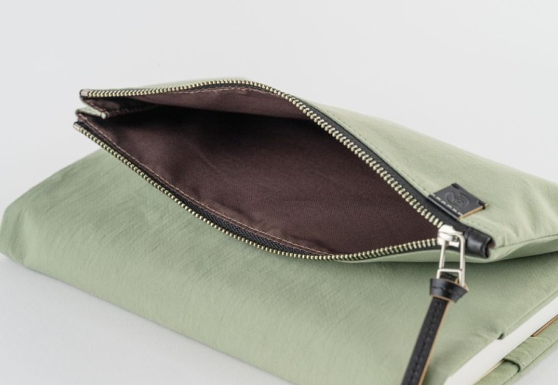Hobonichi Techo Cousin A5 Cover: Tragen: Oakmoss
