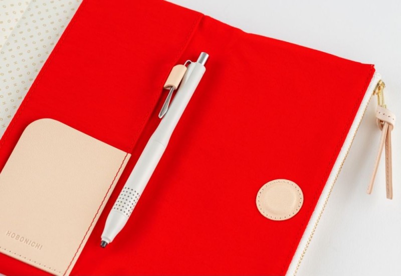 Hobonichi Techo Weeks Cover: Tragen: Red